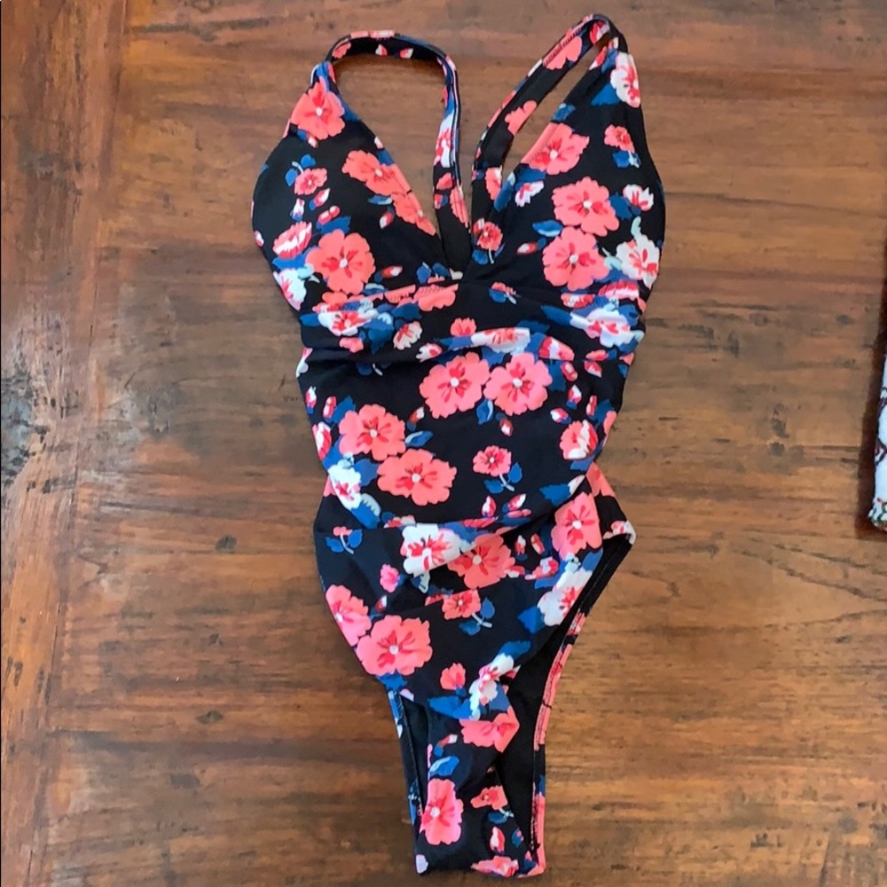 Cupshe Floral one piece bathing suit Medium